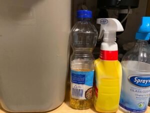 botella de aceite de cocina reciclado limpia