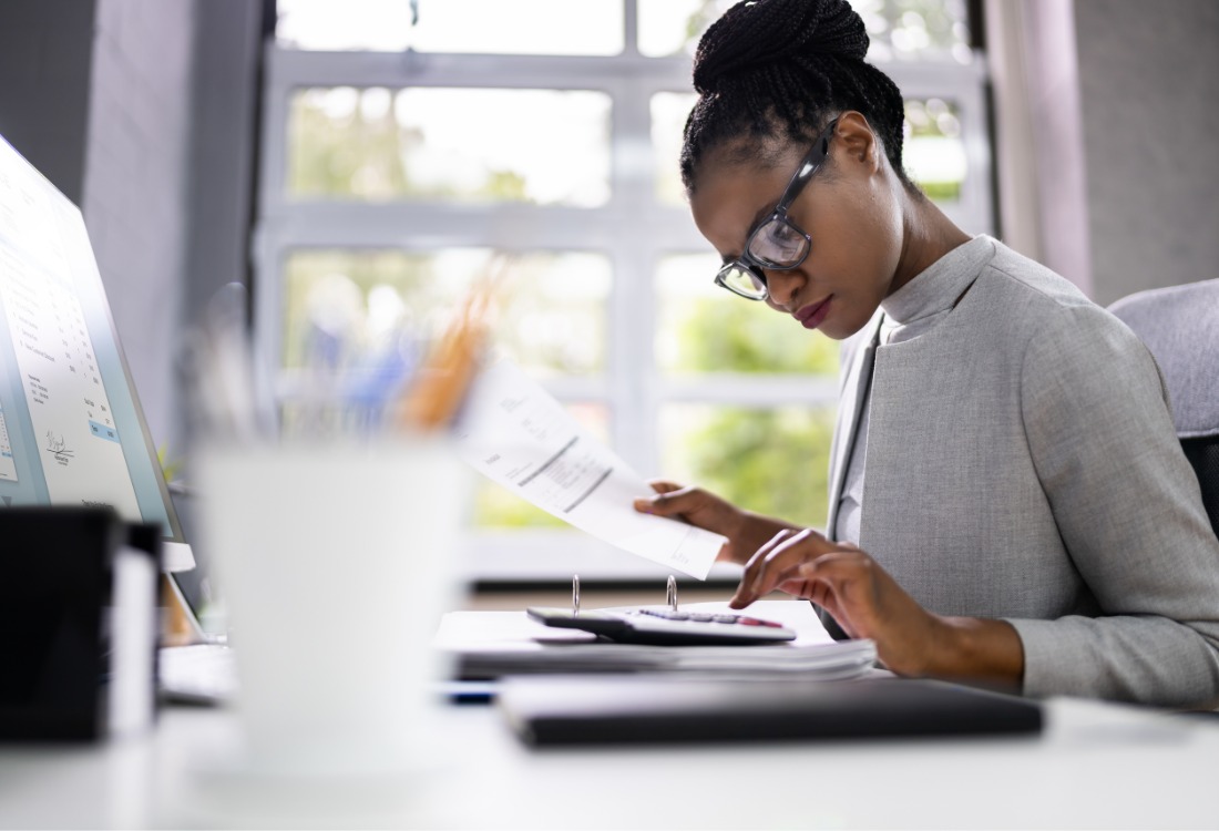 Qué tareas realiza un contador en una empresa o negocio