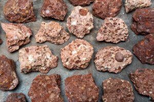 cristales de bauxita en formaciones naturales