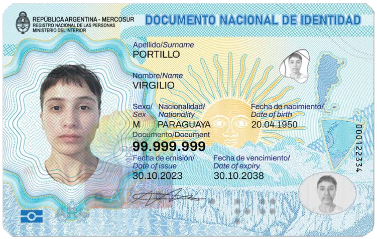 documento dni y facturas argentinas sobre escritorio