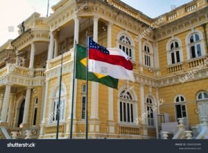 edificio legislativo de rio negro con bandera
