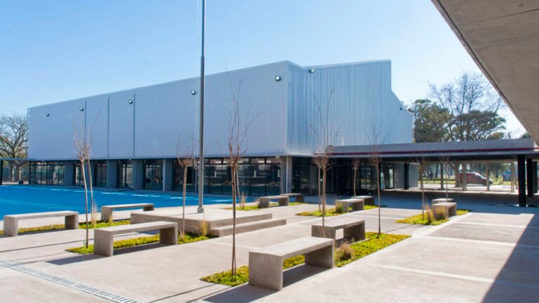 entrada principal escuela secundaria tecnica uba villa lugano