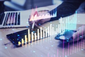 estudiantes analizando graficos financieros modernos