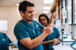 estudiantes de enfermeria en practica clinica