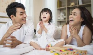 familia argentina con ninos feliz dinero prestamo