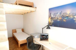 habitacion de estudiante moderna y acogedora