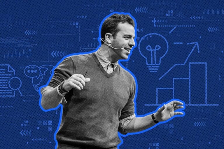 hombre motivado vendiendo con energia fuerte