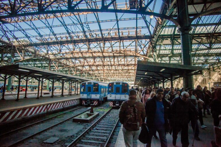 Qué colectivo me lleva de Constitución a Once rápido y seguro