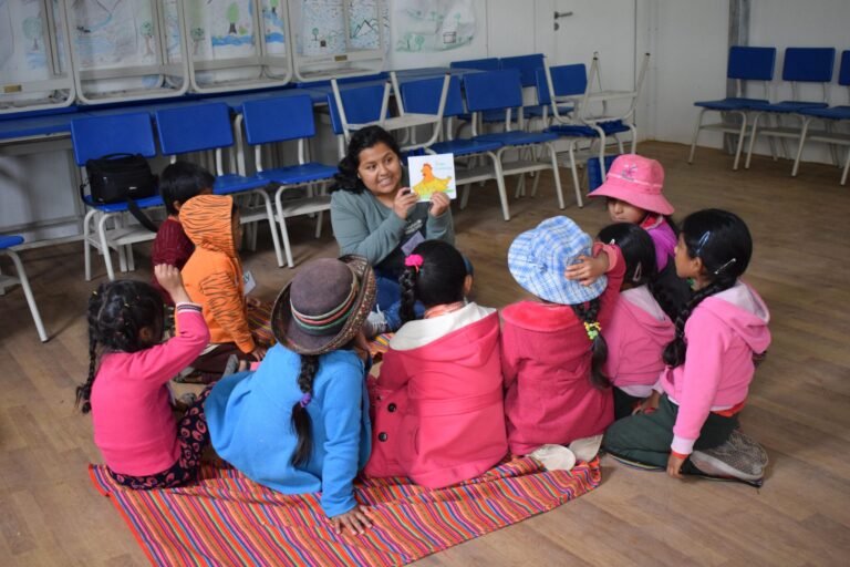 ninos leyendo libros en taller literario argentina
