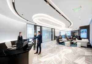 oficina moderna de hsbc con atencion al cliente