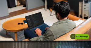 persona usando computadora con interfaz de consulta oca