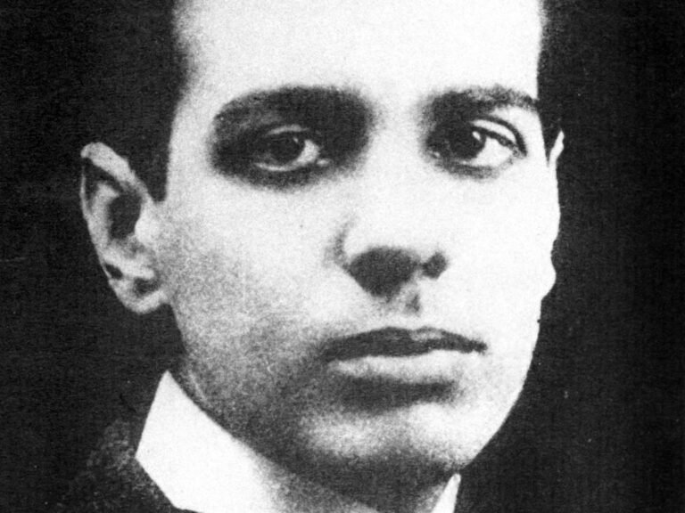 En qué año nació Jorge Luis Borges y cuál fue su legado literario