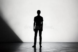 silueta humana con sombra proyectada abstracta