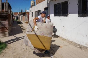 trabajador de limpieza urbana en argentina