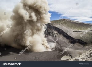 volcan en erupcion en la patagonia argentina